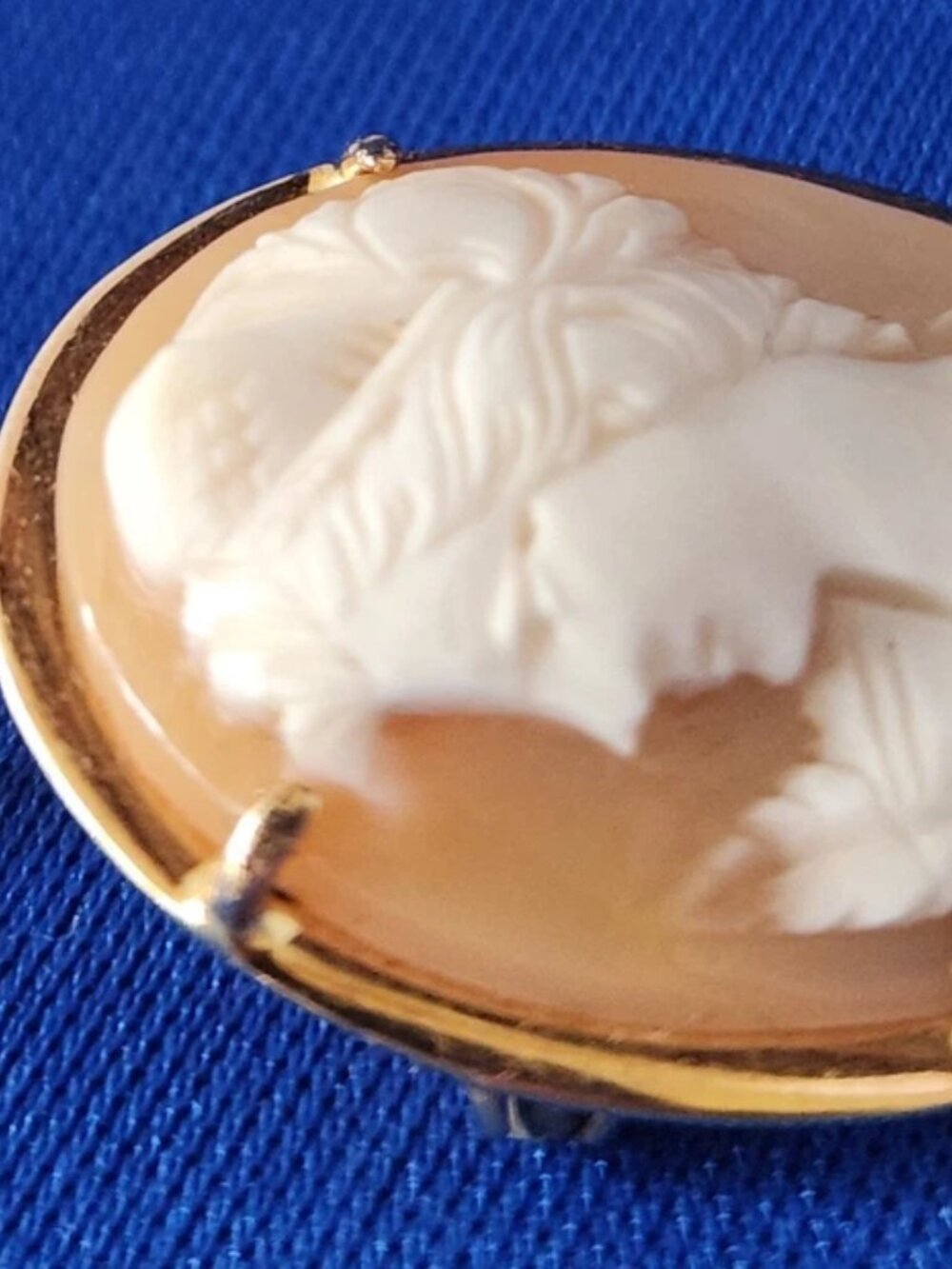 Vintage 750 18K Gold Cameo Brooch Pendant Vicenza Italy Carved Shell Left-Facing - Picture 3 of 16